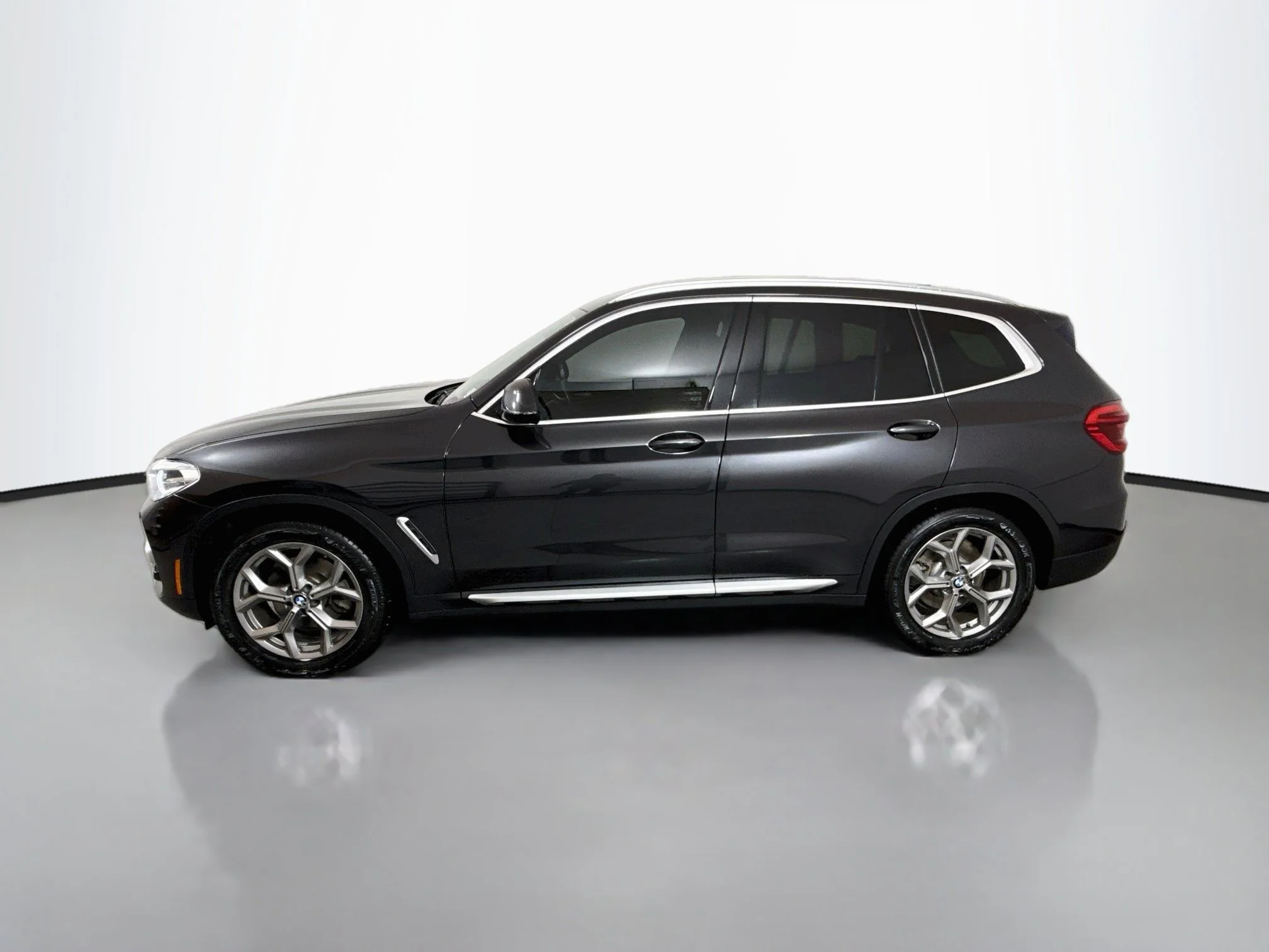 Used 2020 Dark Graphite Metallic BMW xDrive30i image 4
