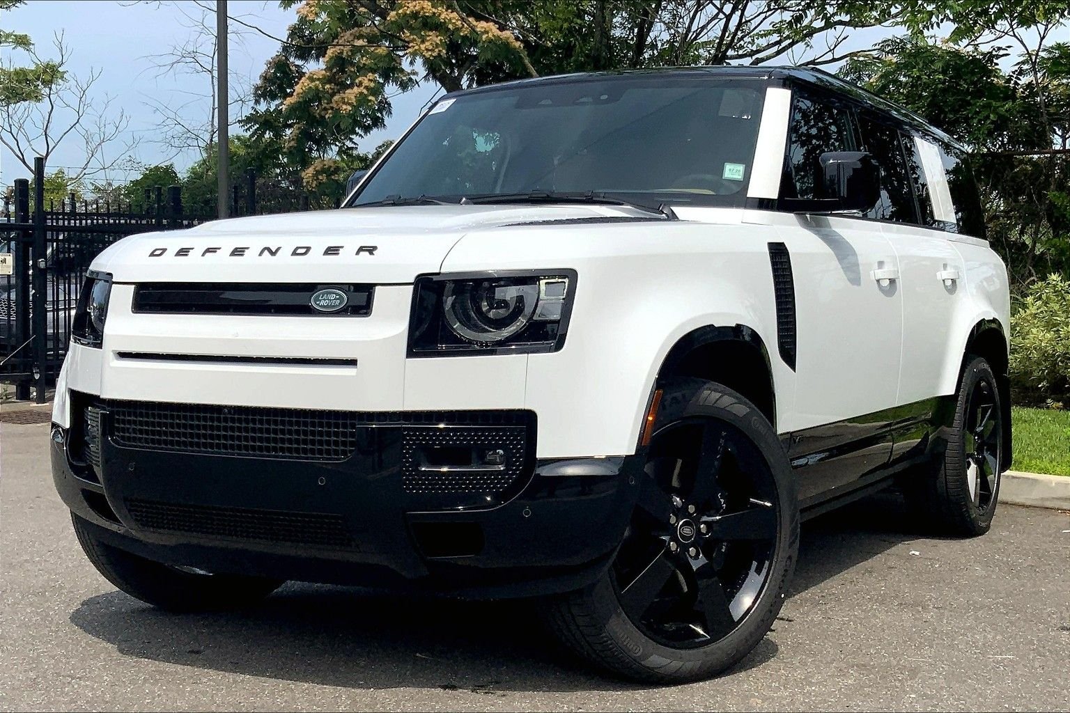 2025 Land Rover Defender V8