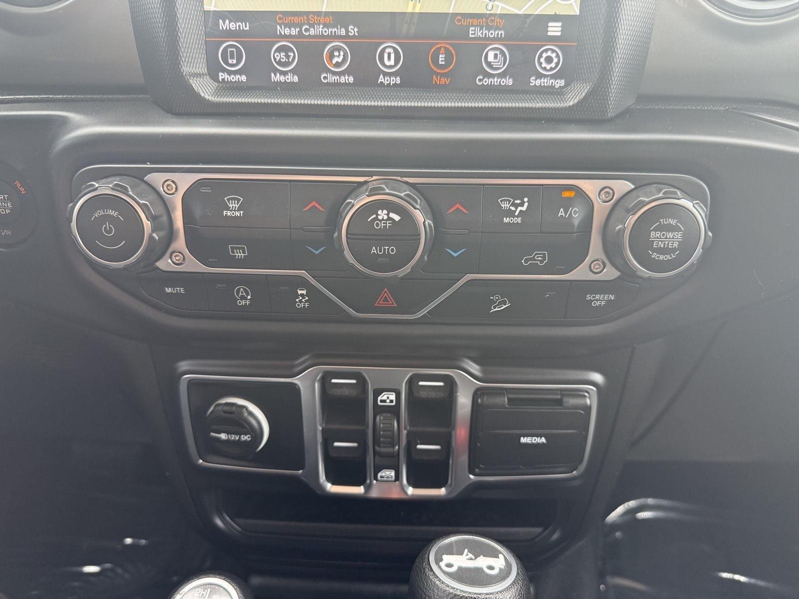 Used 2020 Granite Crystal Metallic Jeep Sahara image 20