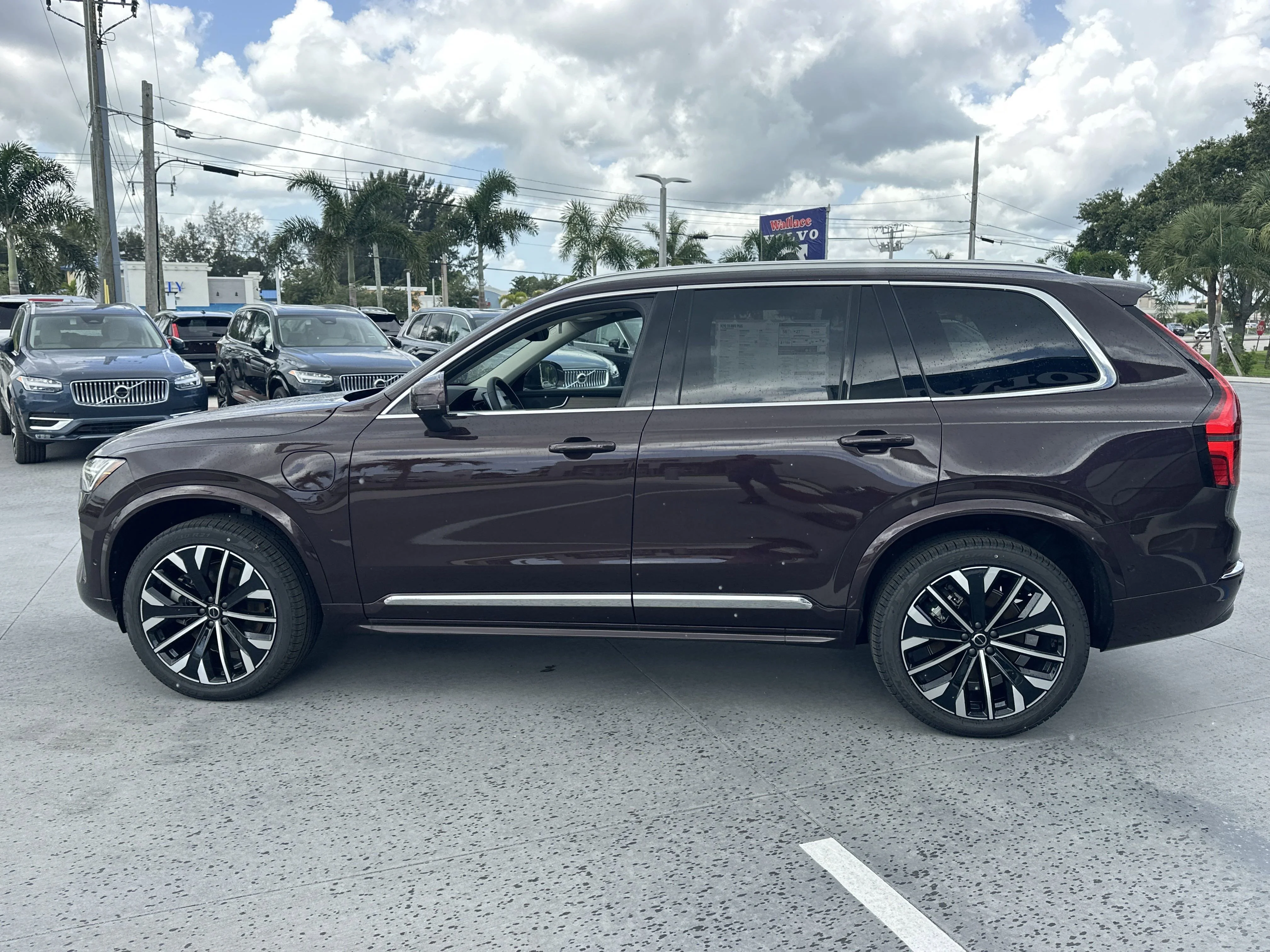 2025 Volvo XC90 Plus - Photo 9