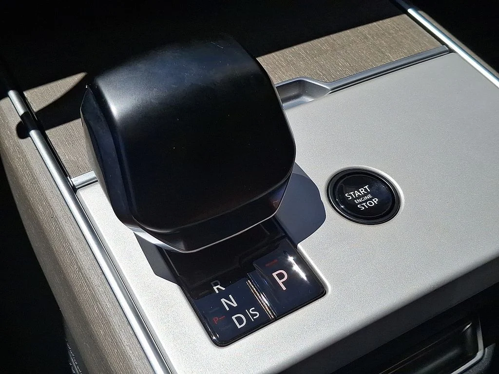 New 2026 Sunrise Copper Satin Land Rover SV image 13