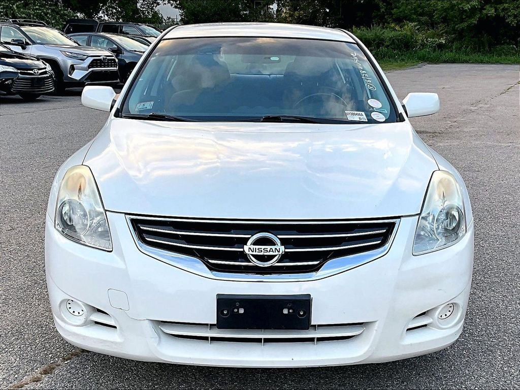 Used 2011 White Nissan 2.5 S image 2