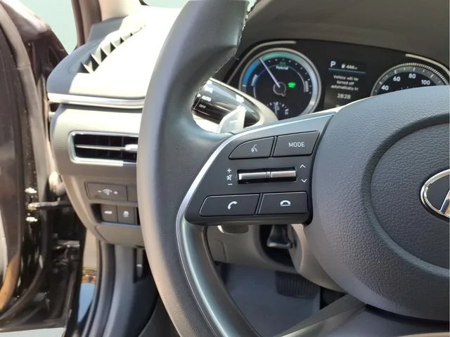 Used 2023 Black Hyundai SEL image 18