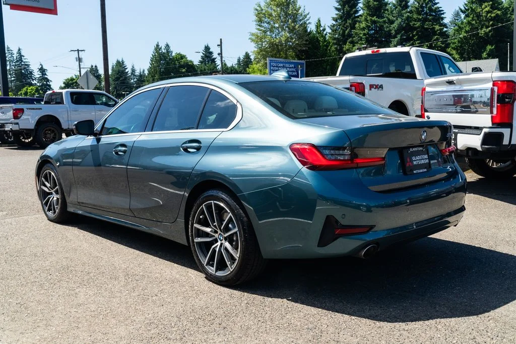 Used 2020 Blue BMW 330i image 4