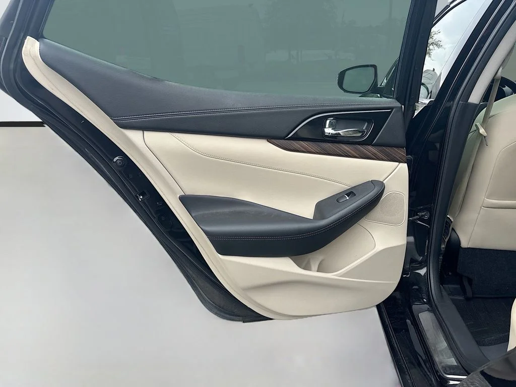 Used 2016 Black Nissan Platinum image 15