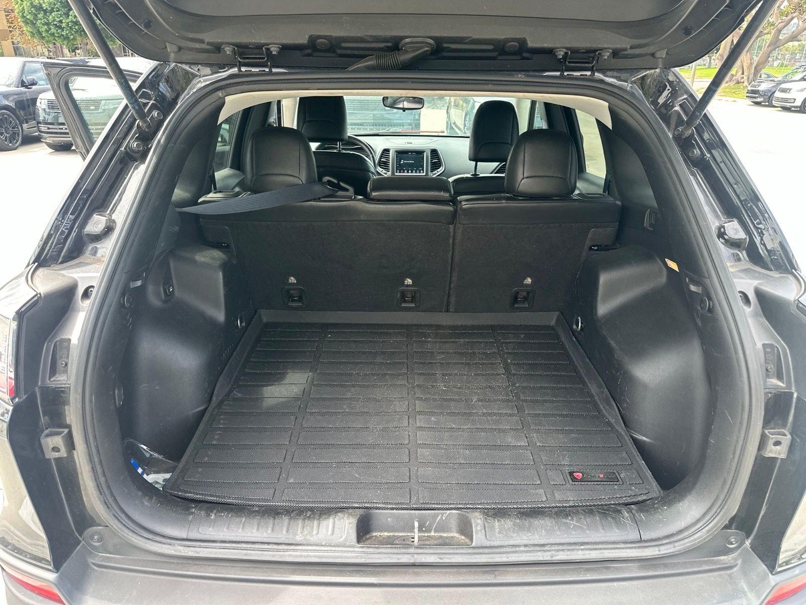 Used 2019 Diamond Black Crystal Pearlcoat Jeep Trailhawk image 27