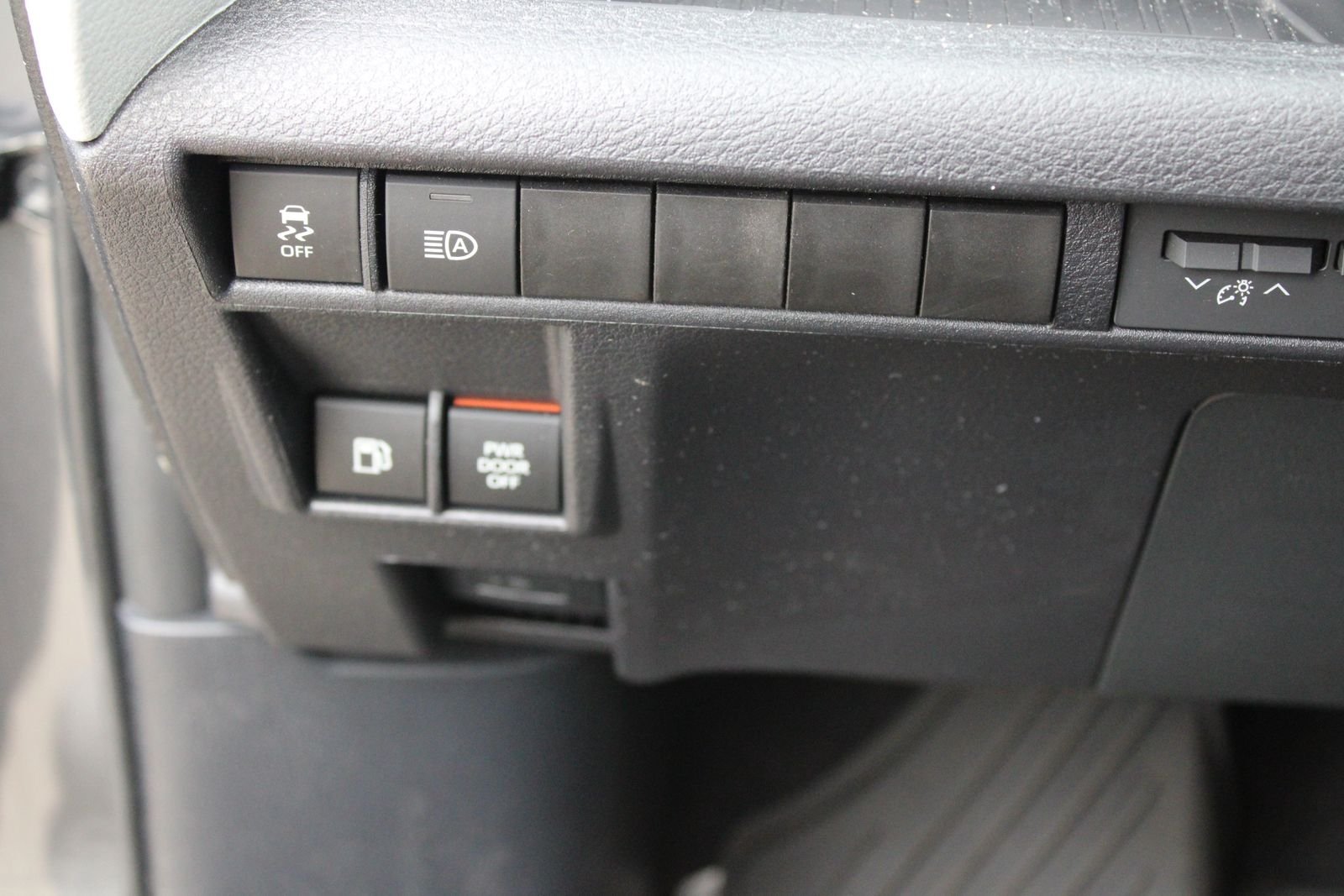 Used 2025 Gray Toyota LE image 25