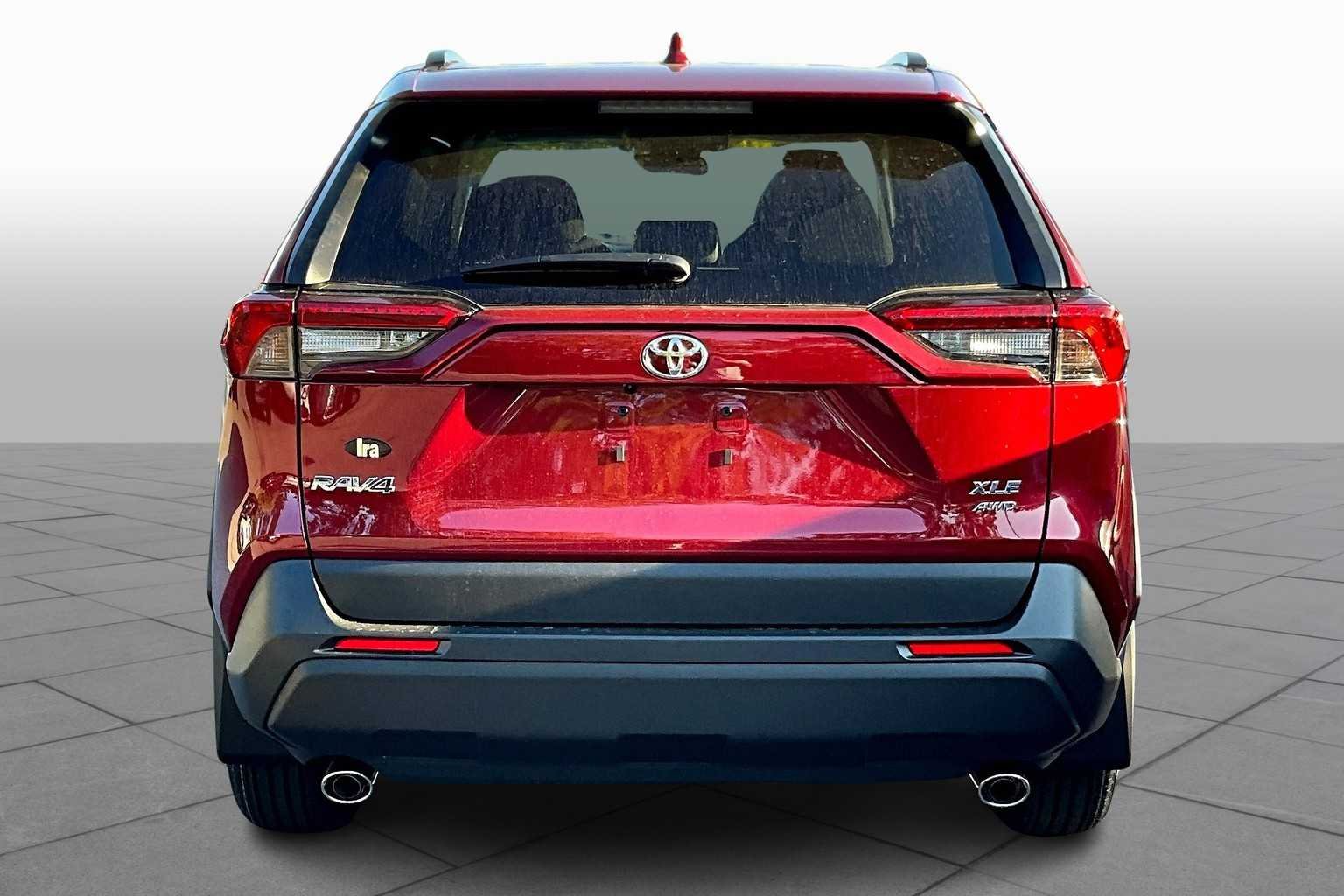 Used 2025 Ruby Flare Pearl Toyota XLE image 4