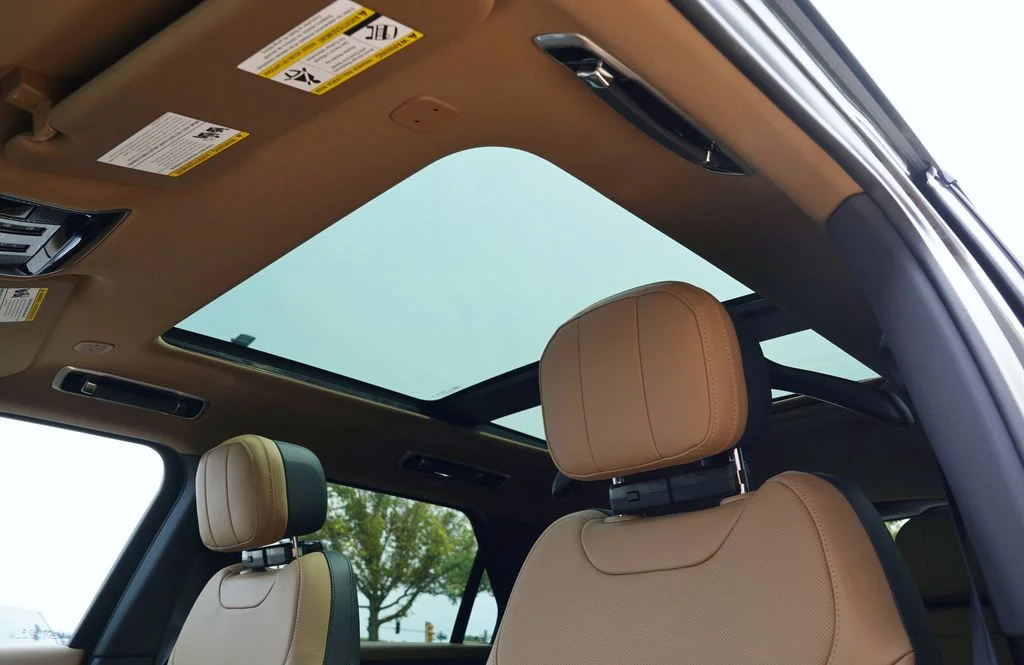 New 2026 Carpathian Grey Land Rover Dynamic SE image 13