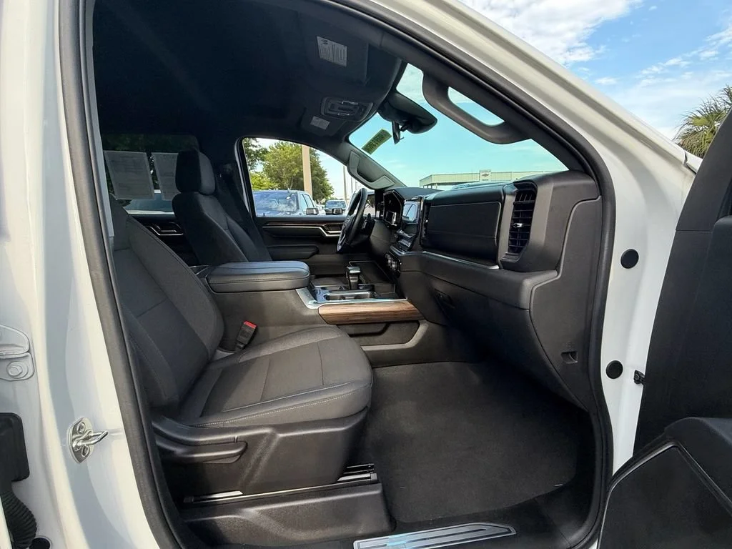 2025 Chevrolet Silverado 1500 LT - Photo 14