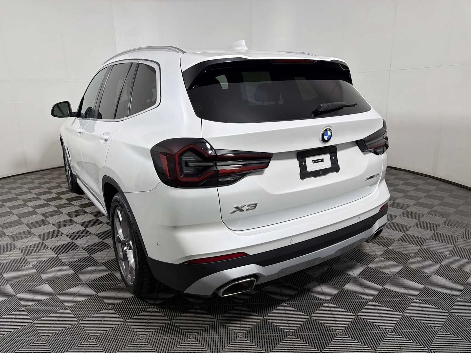 Certified Used 2024 Mineral White Metallic BMW xDrive30i image 5