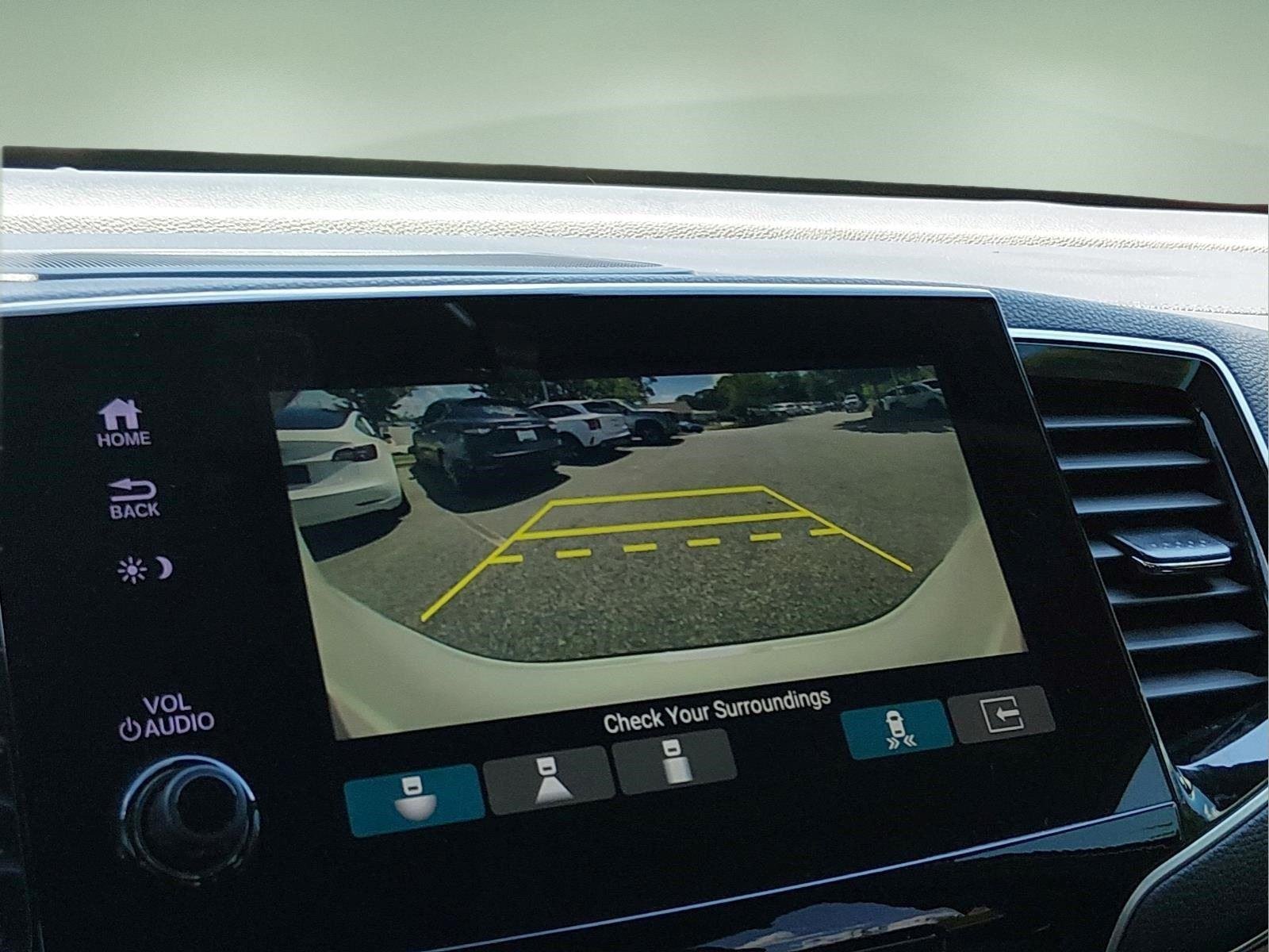 Used 2019 White Diamond Pearl Honda Touring image 24