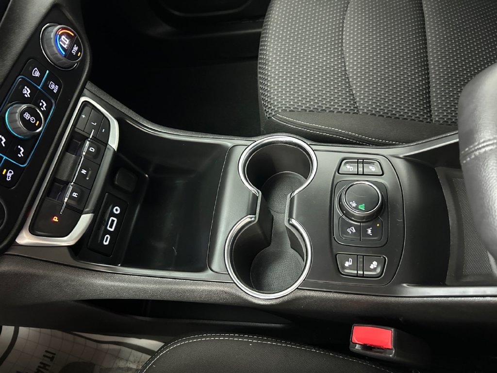 Used 2024 White GMC SLE image 20