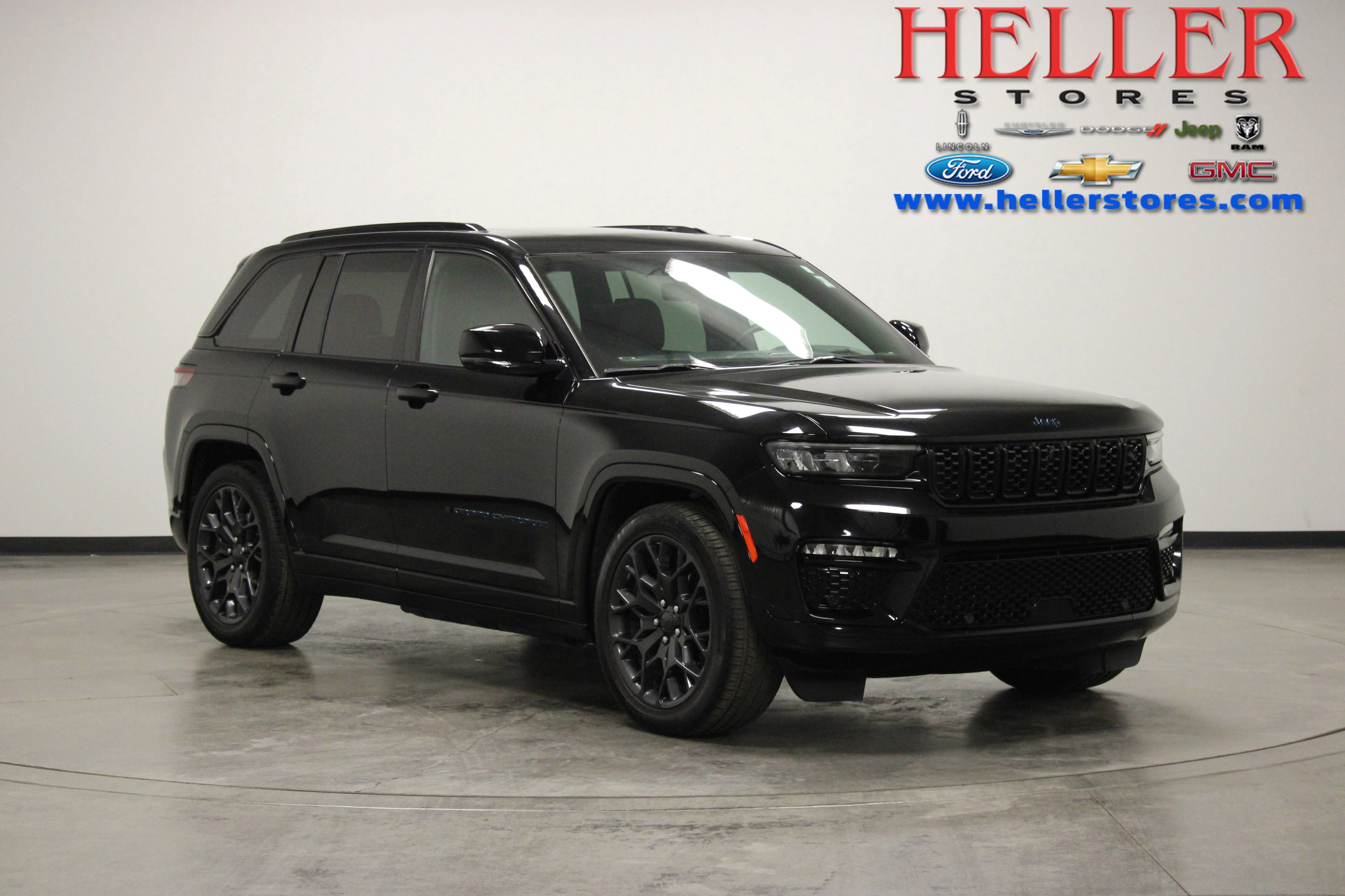 Used 2023 Diamond Black Crystal Pearlcoat Jeep Summit Reserve 4xe image 1