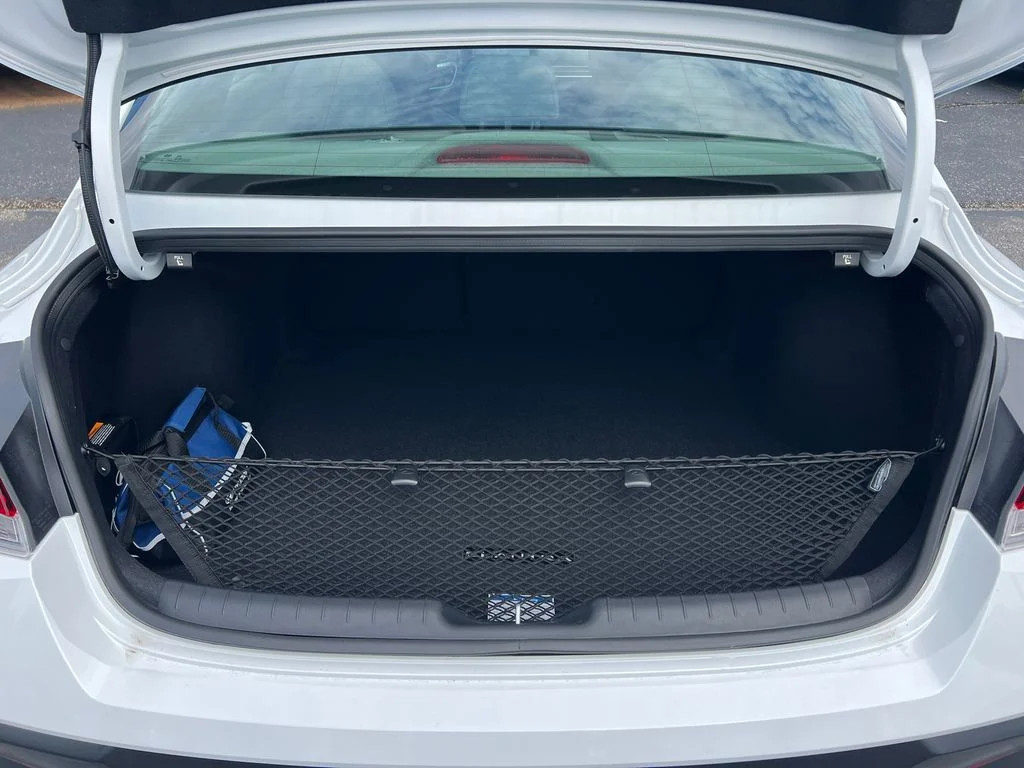 Used 2025 White Hyundai SEL Convenience image 18
