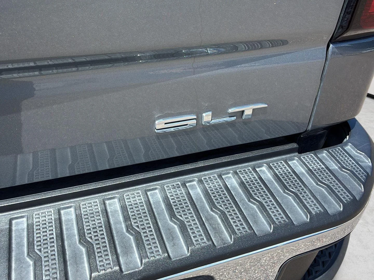 Used 2021 Satin Steel Metallic GMC SLT image 9