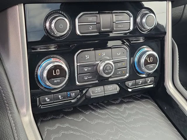 Used 2024 Onyx Black GMC Denali image 30