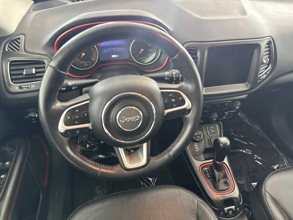 Used 2019 Silver Jeep Trailhawk image 26