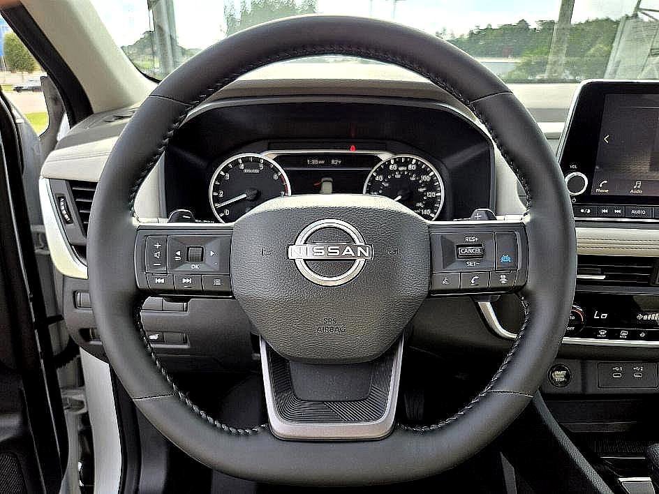 2025 Nissan Rogue SV - Photo 16