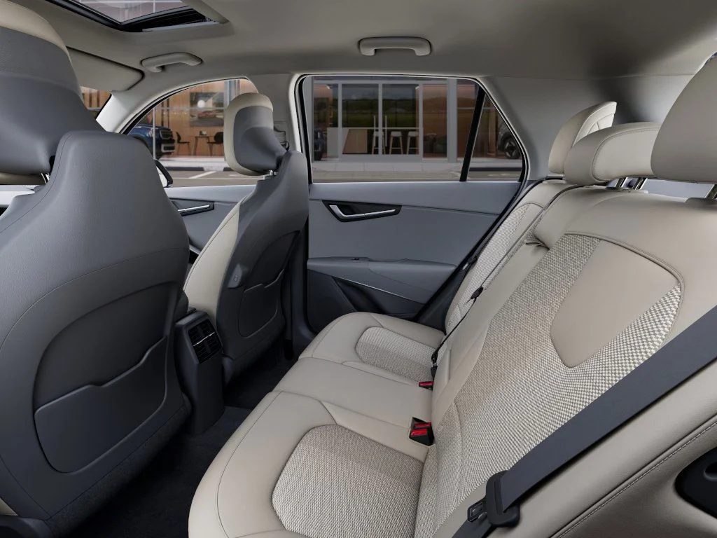 2025 Kia Niro EX Touring - Photo 18