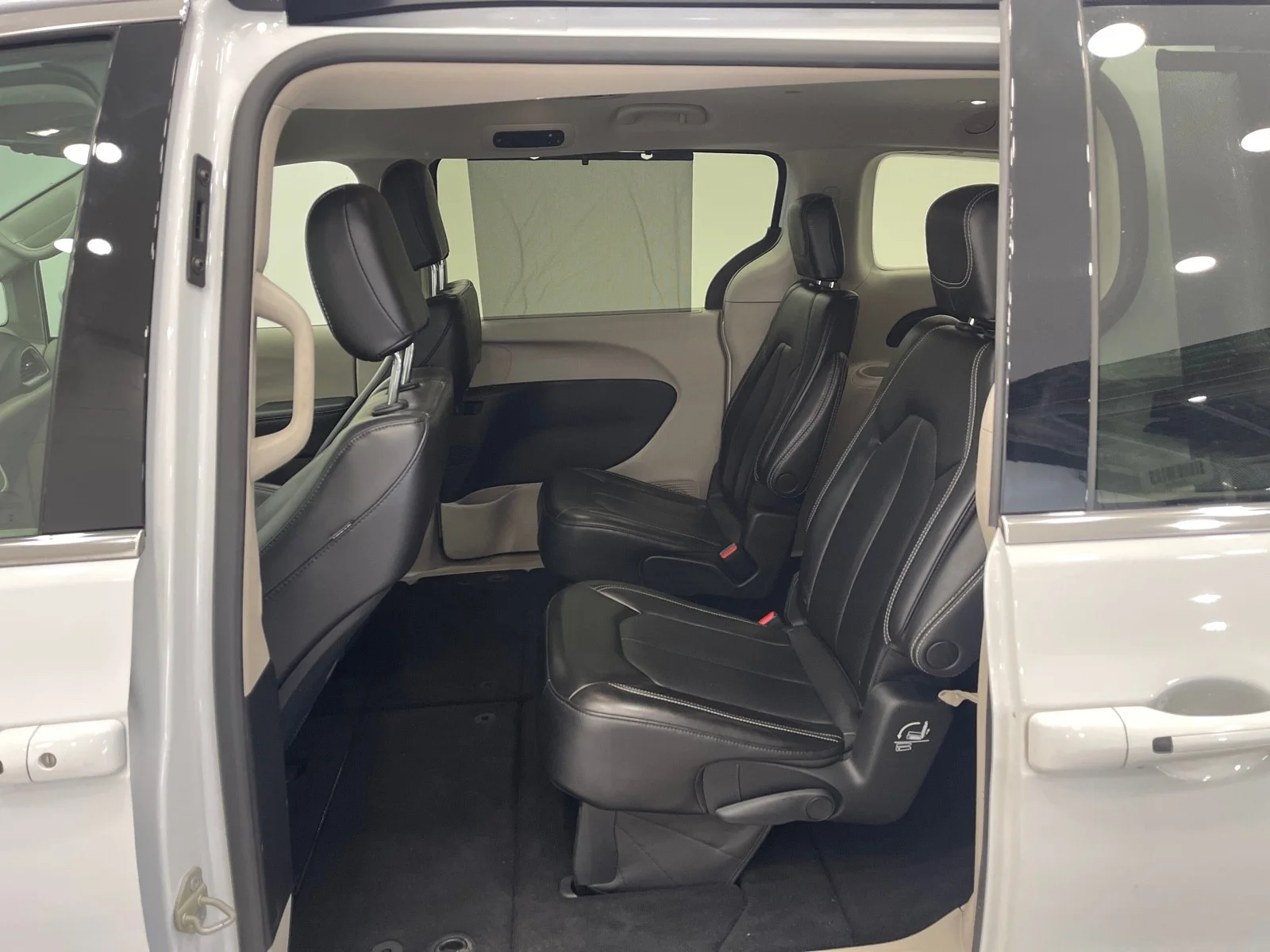 Used 2023 Bright White Clearcoat Chrysler Touring L FWD image 38