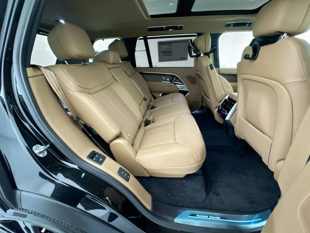 New 2026 Santorini Black Land Rover SE image 29