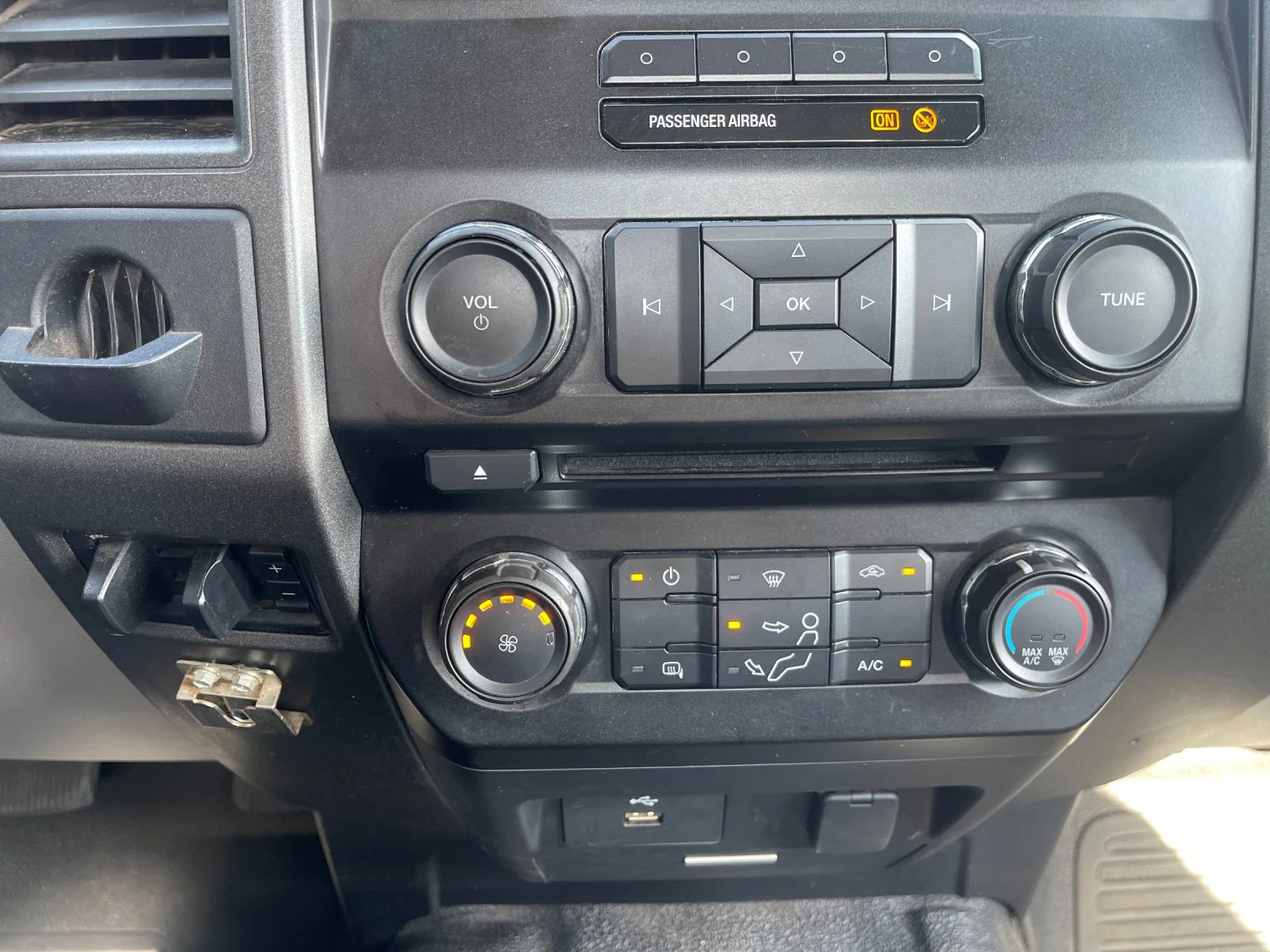 Used 2018 White Ford XL image 19