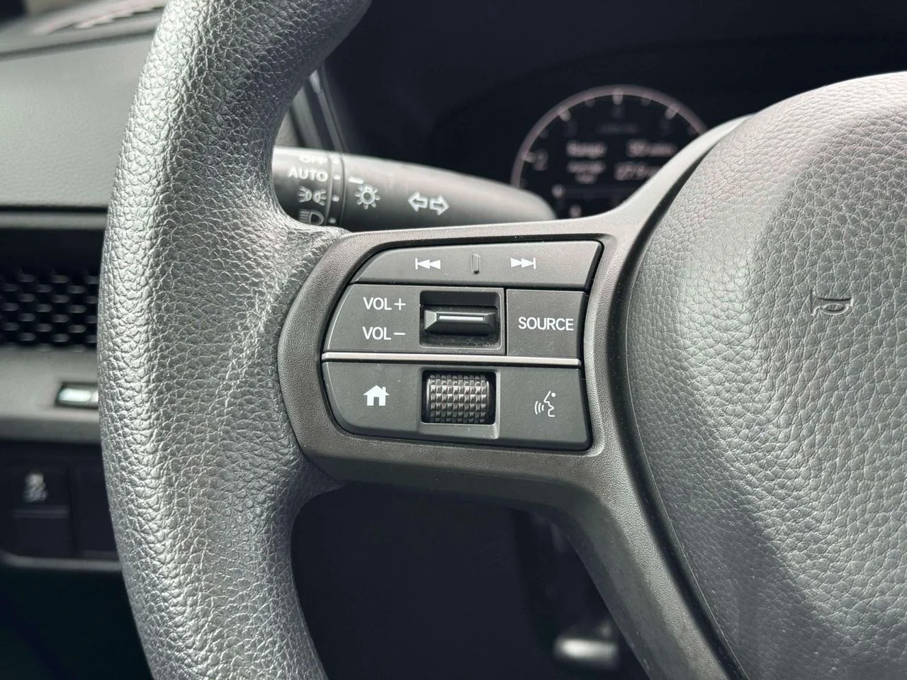 Used 2023 Platinum White Pearl Honda EX AWD image 26
