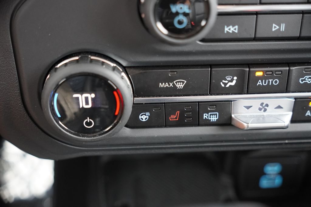 Used 2025 Gray Ford Badlands image 30