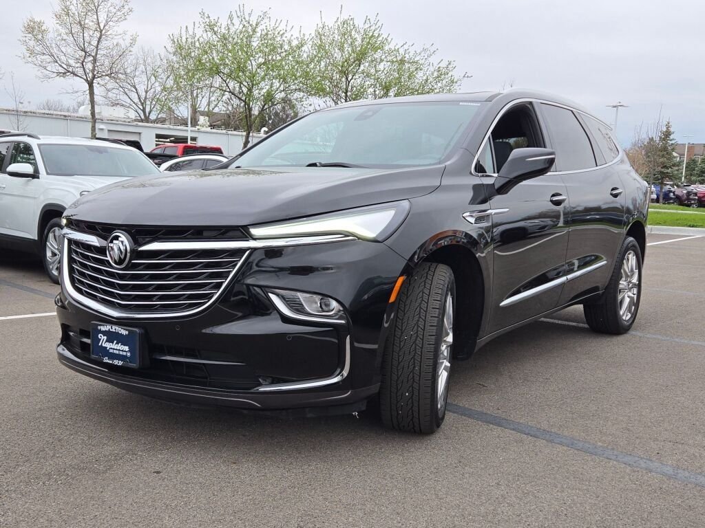 Used 2023 Black Buick Essence image 7