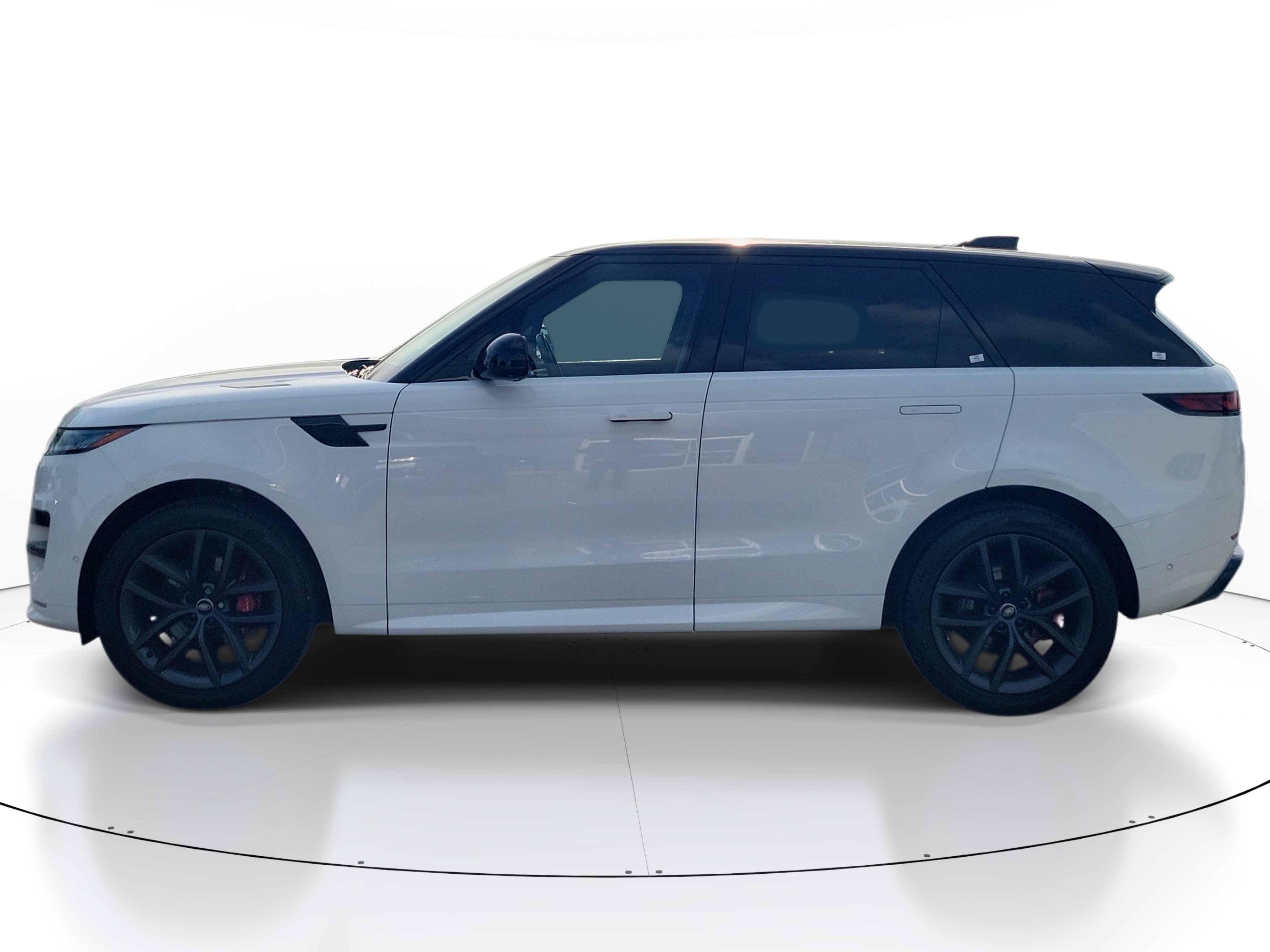 Used 2024 White Land Rover Dynamic SE image 3