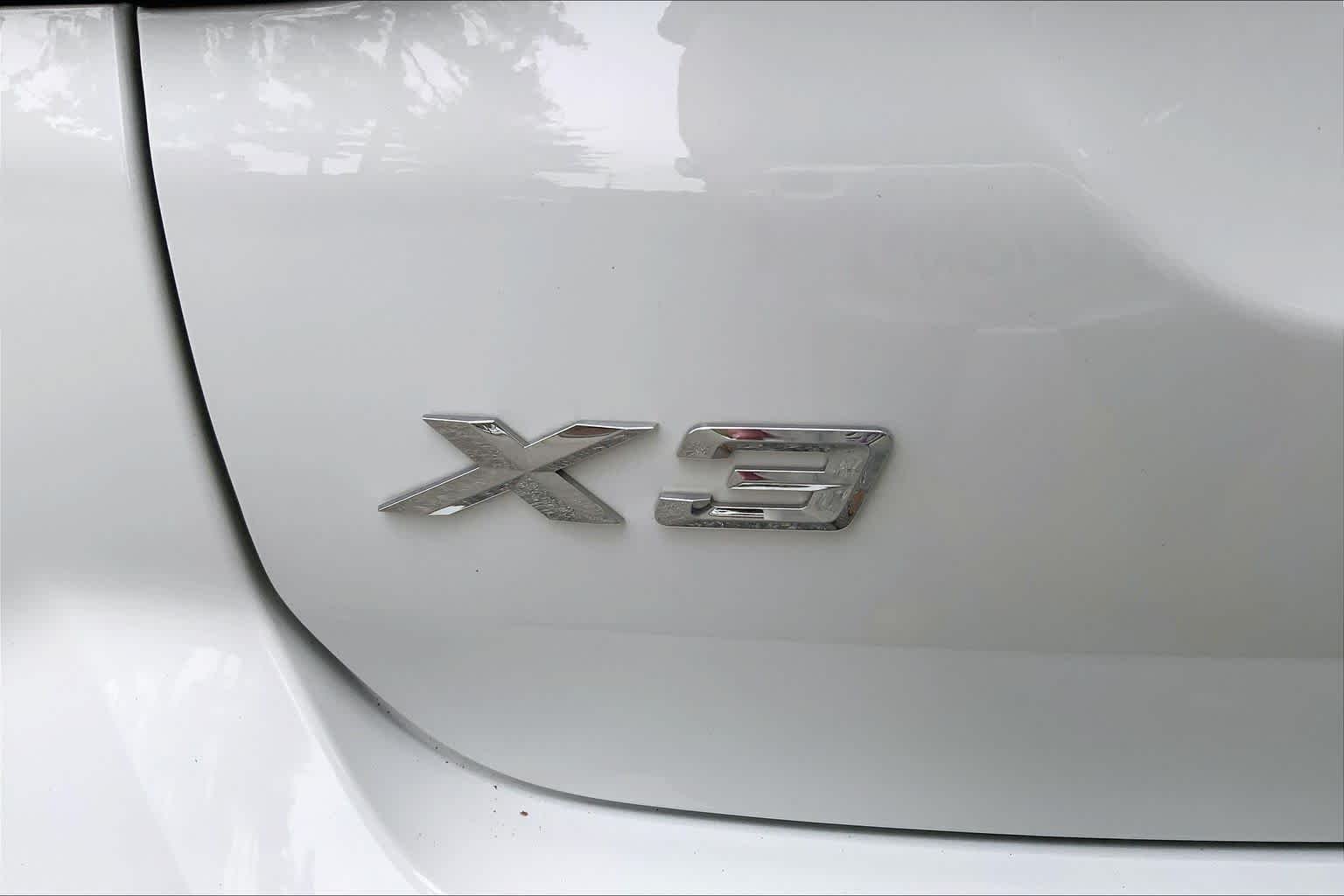 Used 2024 Alpine White BMW xDrive30i image 9
