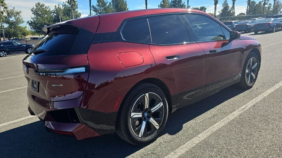 Used 2023 Red BMW xDrive50 image 3