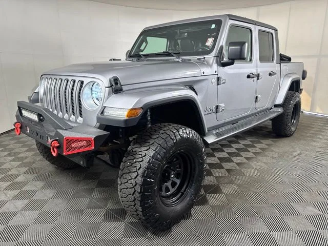Used 2020 Silver Jeep Overland image 8
