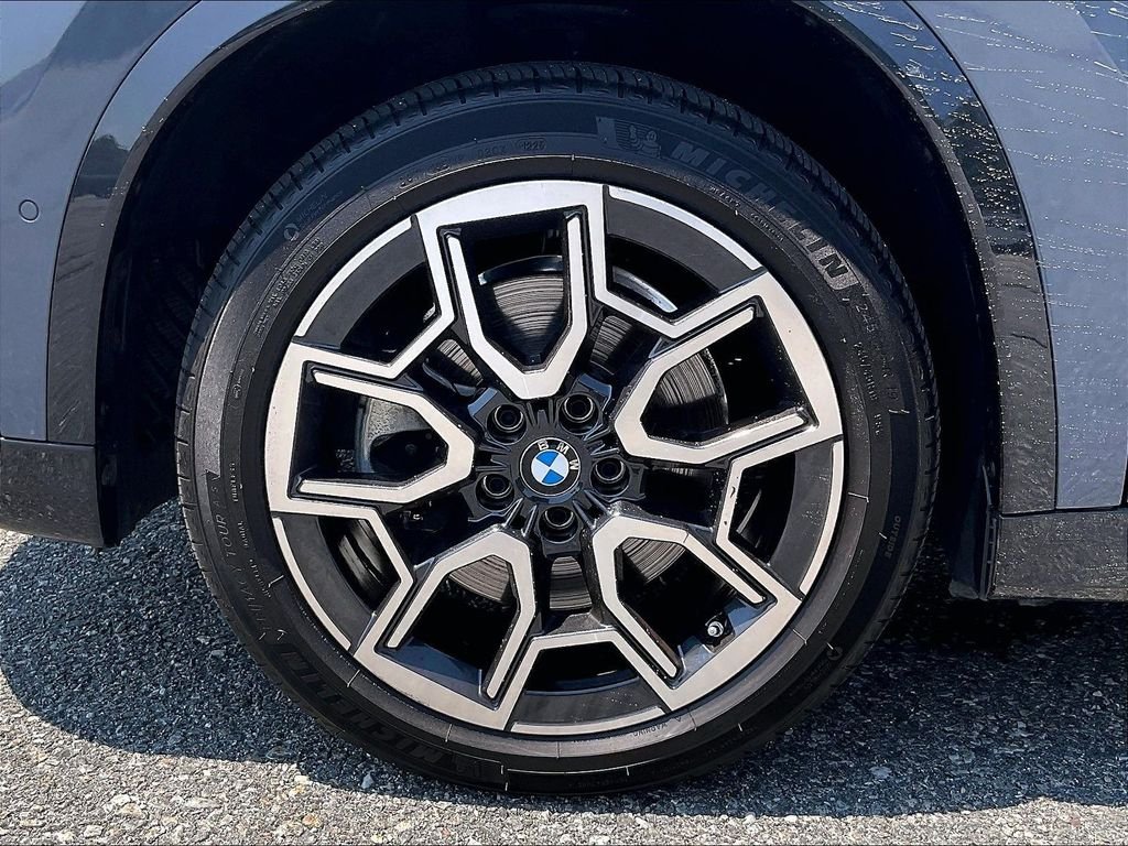Used 2023 Gray BMW xDrive28i image 7