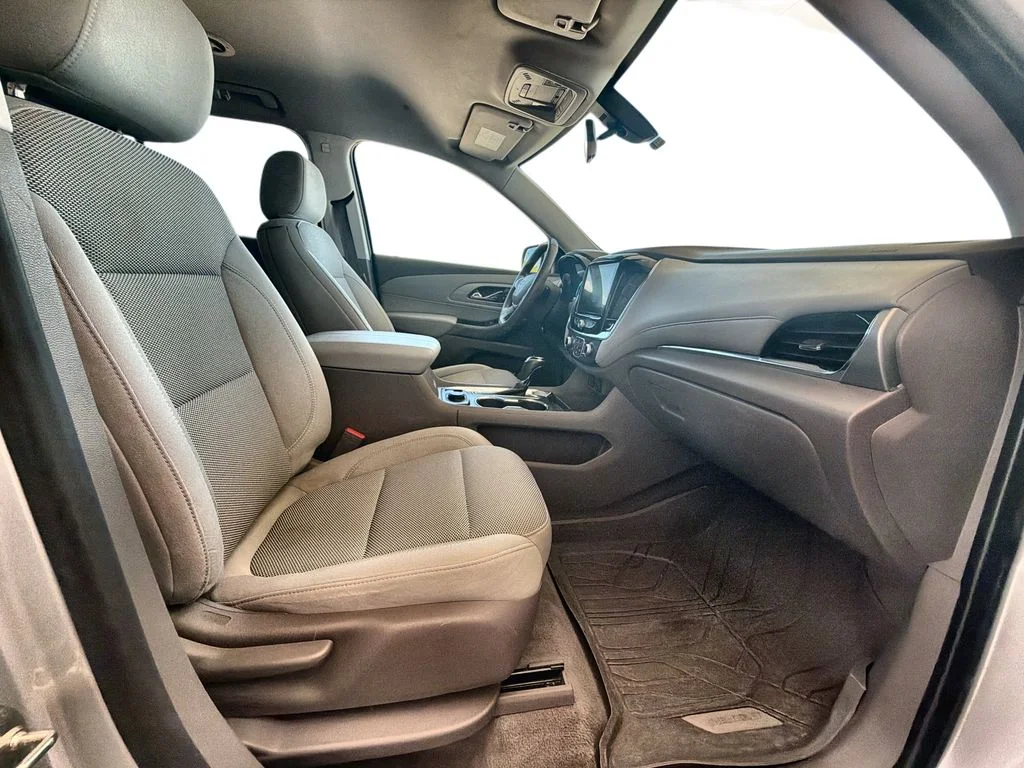 Used 2018 Silver Chevrolet LT image 29