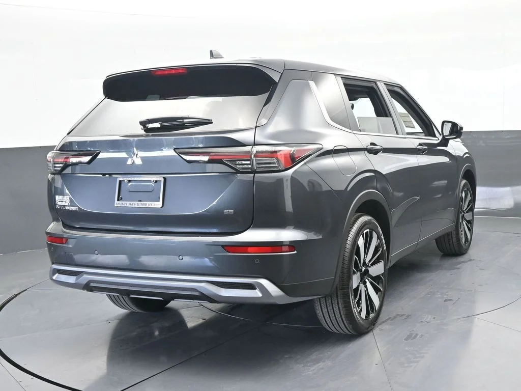 New 2026 Graphite Gray Mitsubishi SE 1.5T 2WD image 5