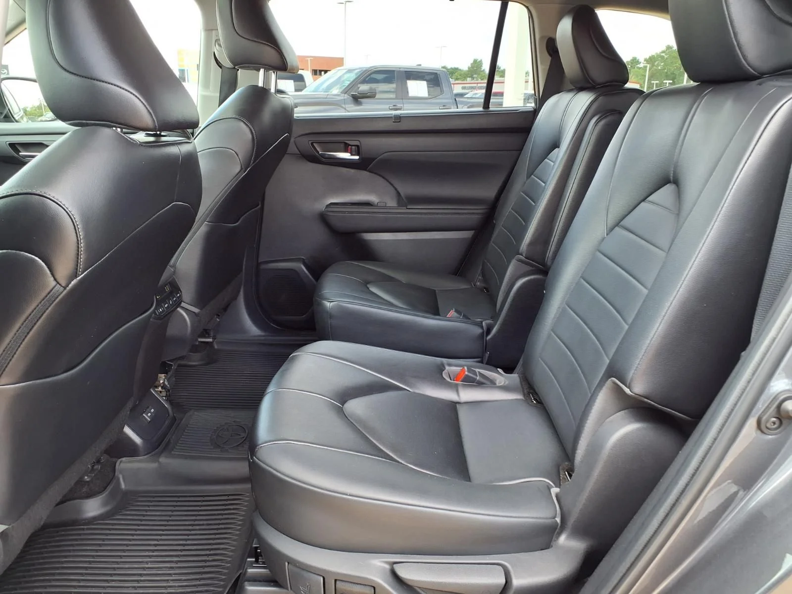 Used 2023 Gray Toyota XLE image 17
