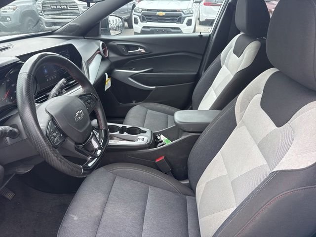 Used 2025 Summit White Chevrolet 1RS image 12