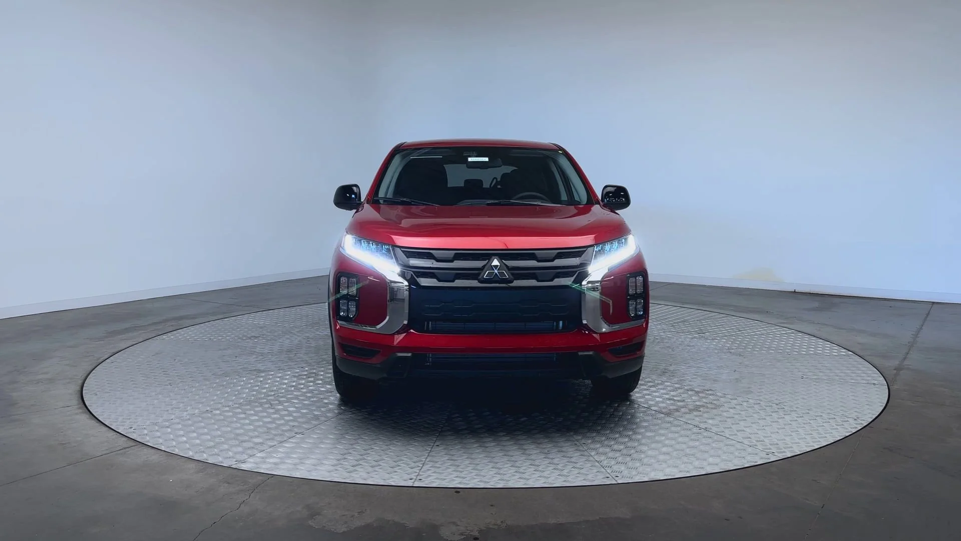New 2026 Red Diamond Mitsubishi LE image 3