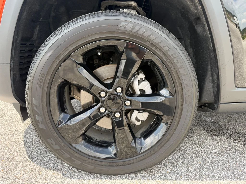 Used 2025  Jeep Altitude X image 24