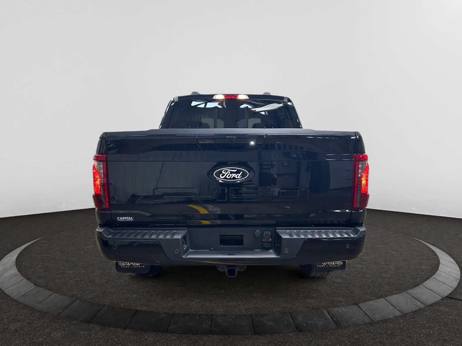 New 2026 Agate Black Metallic Ford XLT image 4
