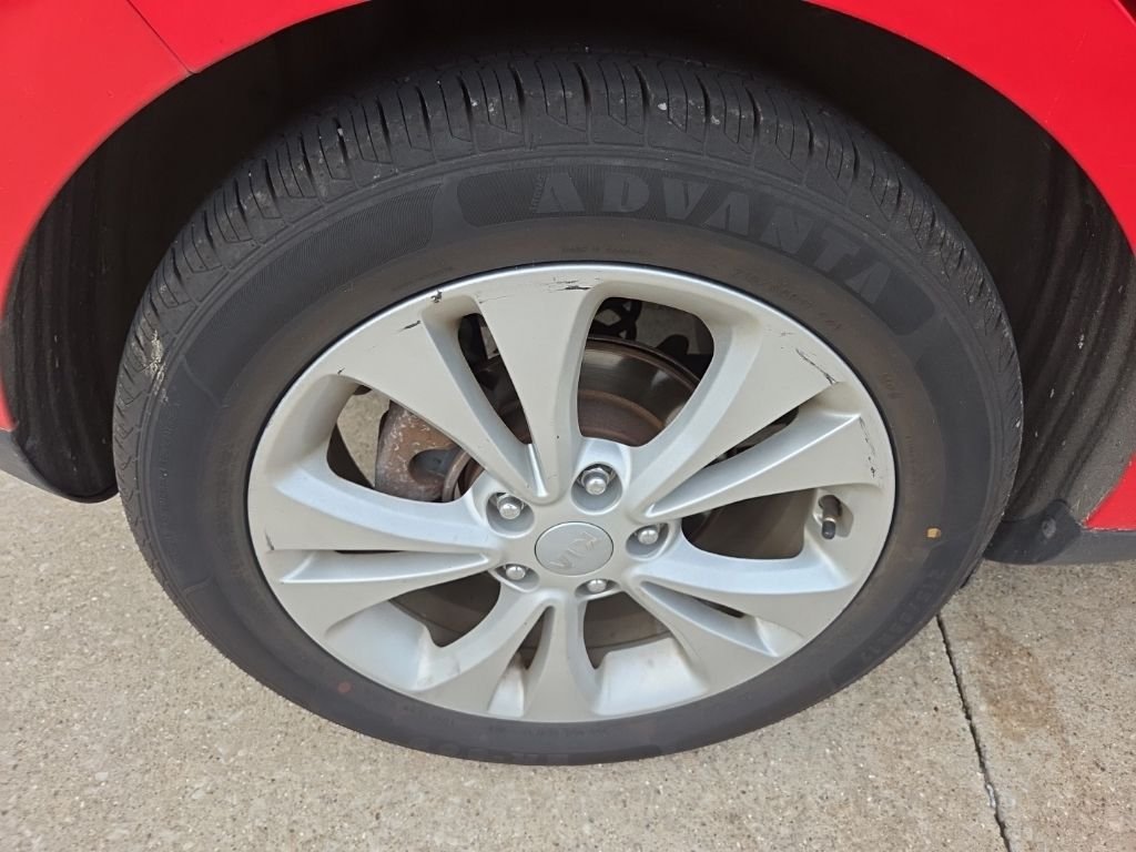 Used 2016 Inferno Red Kia Exclaim image 19