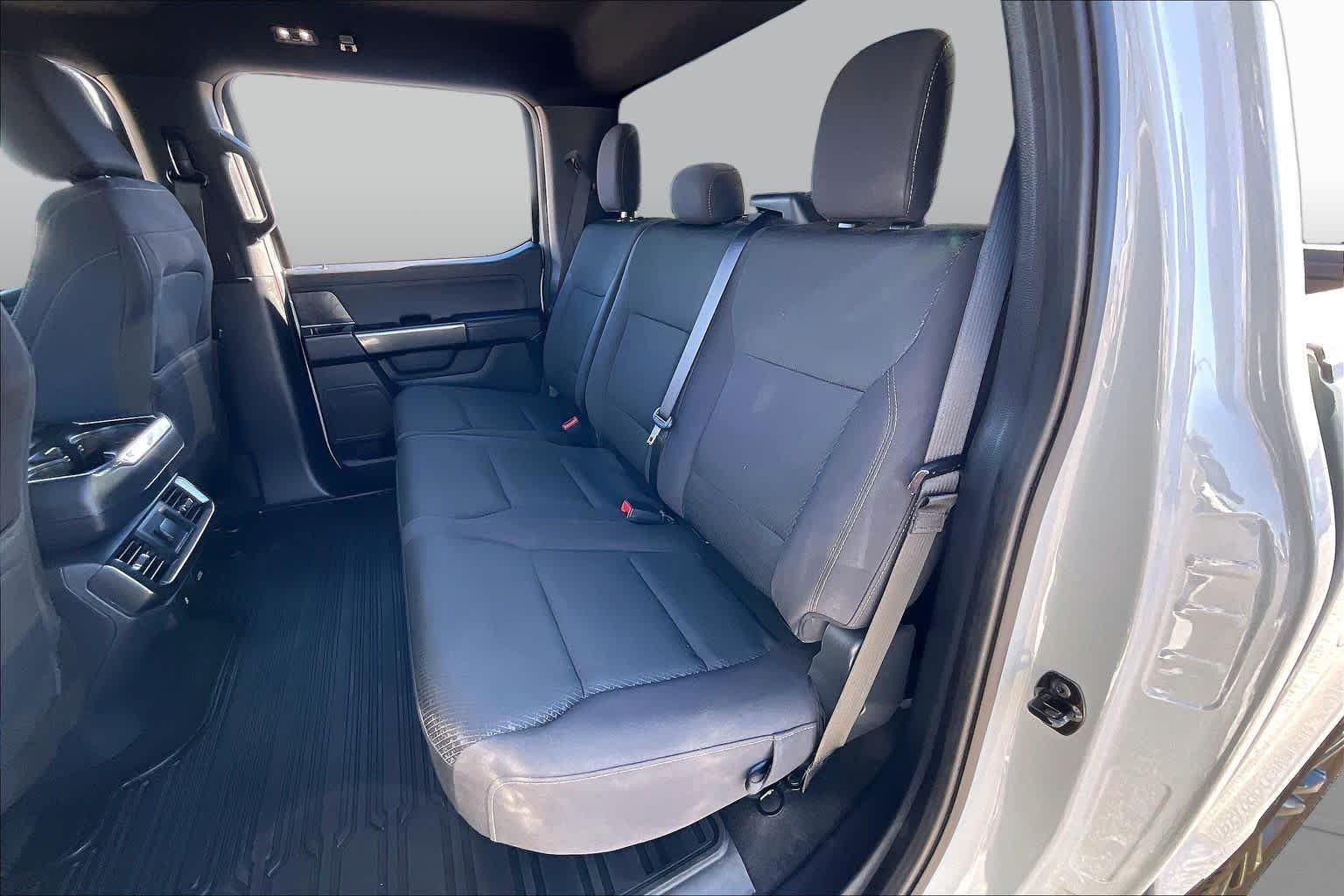 Used 2023 Avalanche Gray Ford XLT image 20