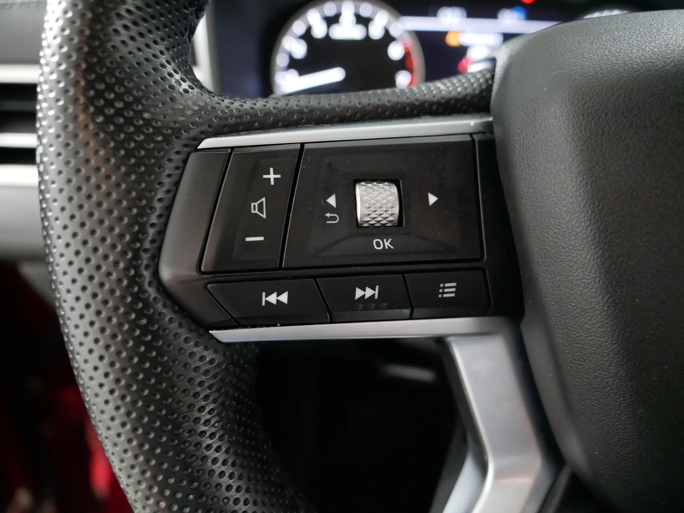 Used 2022 Red Diamond Mitsubishi SE image 27