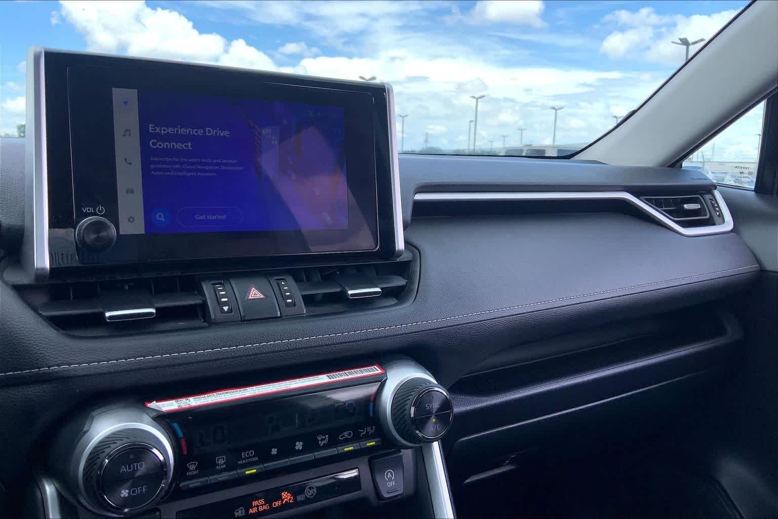 Used 2025 Wind Chill Pearl Toyota XLE Premium image 35