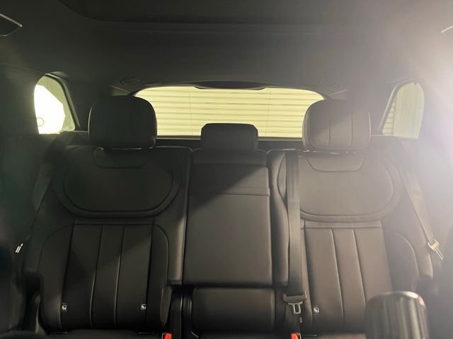 New 2025 Ostuni Pearl White Land Rover Dynamic SE image 12