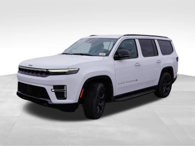 New 2026 Bright White Clear-Coat Exterior Paint Jeep Limited Altitude image 7