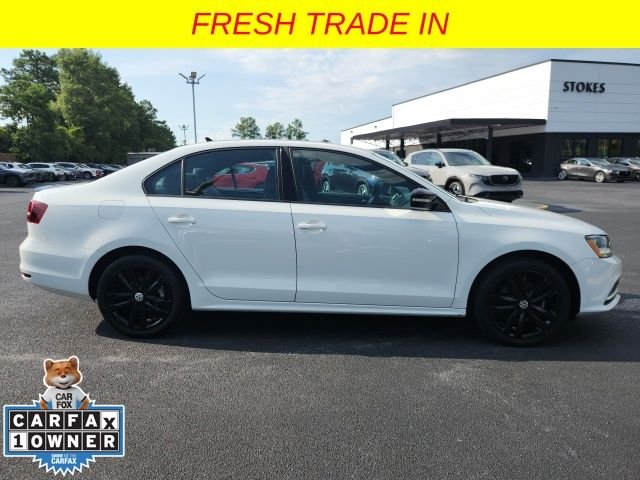 Used 2018 White Volkswagen 1.8T SE Sport image 2