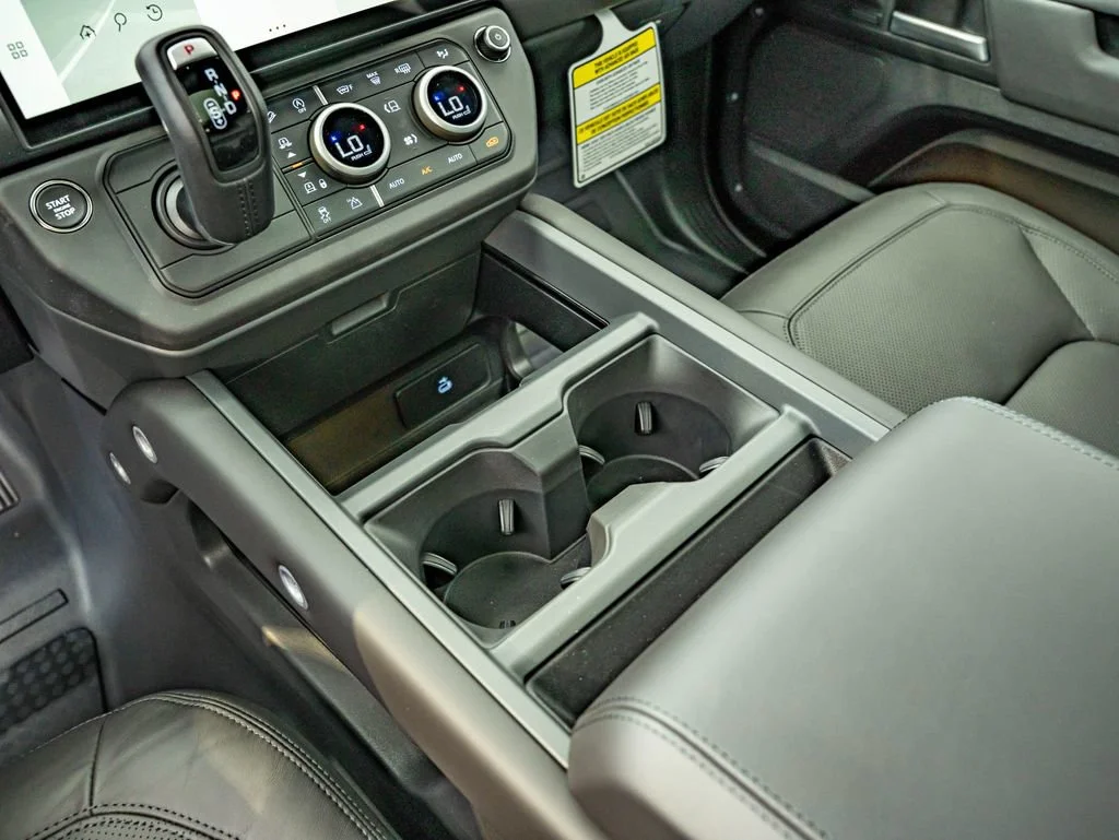 New 2026 Santorini Black Land Rover X-Dynamic SE image 28